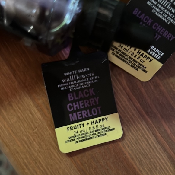 SOLD - Bath and bodyworks wallflowers - Picture 2 of 2